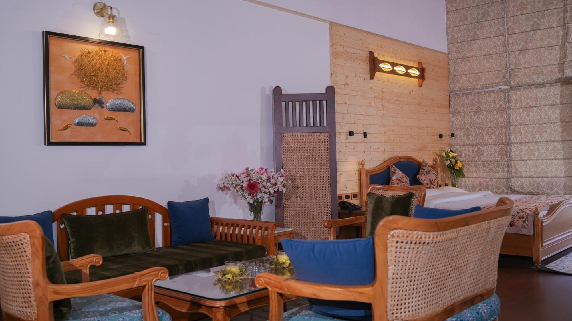 Neelesh Inn- A Luxury Lake View Hotel- 20 Kms From Nainital Bhīm Tāl Exterior foto
