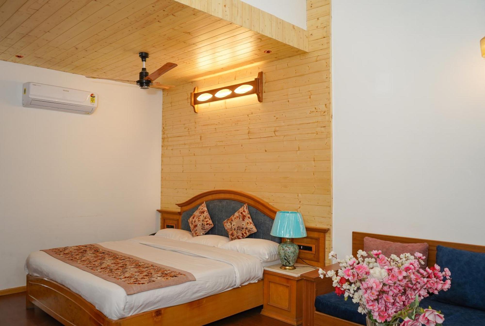 Neelesh Inn- A Luxury Lake View Hotel- 20 Kms From Nainital Bhīm Tāl Exterior foto