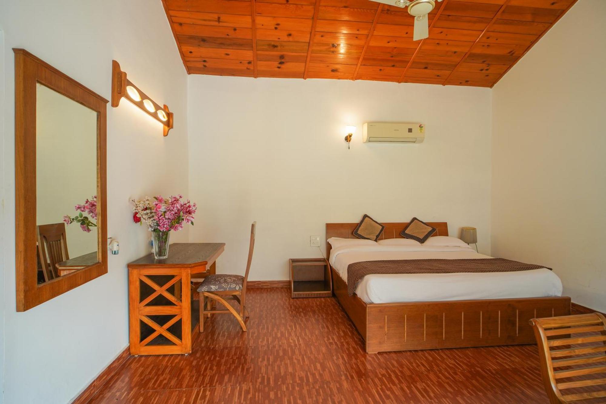 Neelesh Inn- A Luxury Lake View Hotel- 20 Kms From Nainital Bhīm Tāl Exterior foto